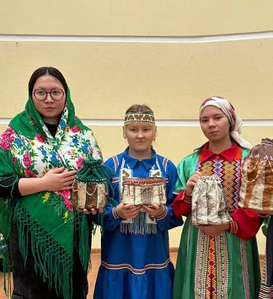 В&nbsp;Югре прошел семинар по&nbsp;изготовлению изделий из&nbsp;рыбьей кожи