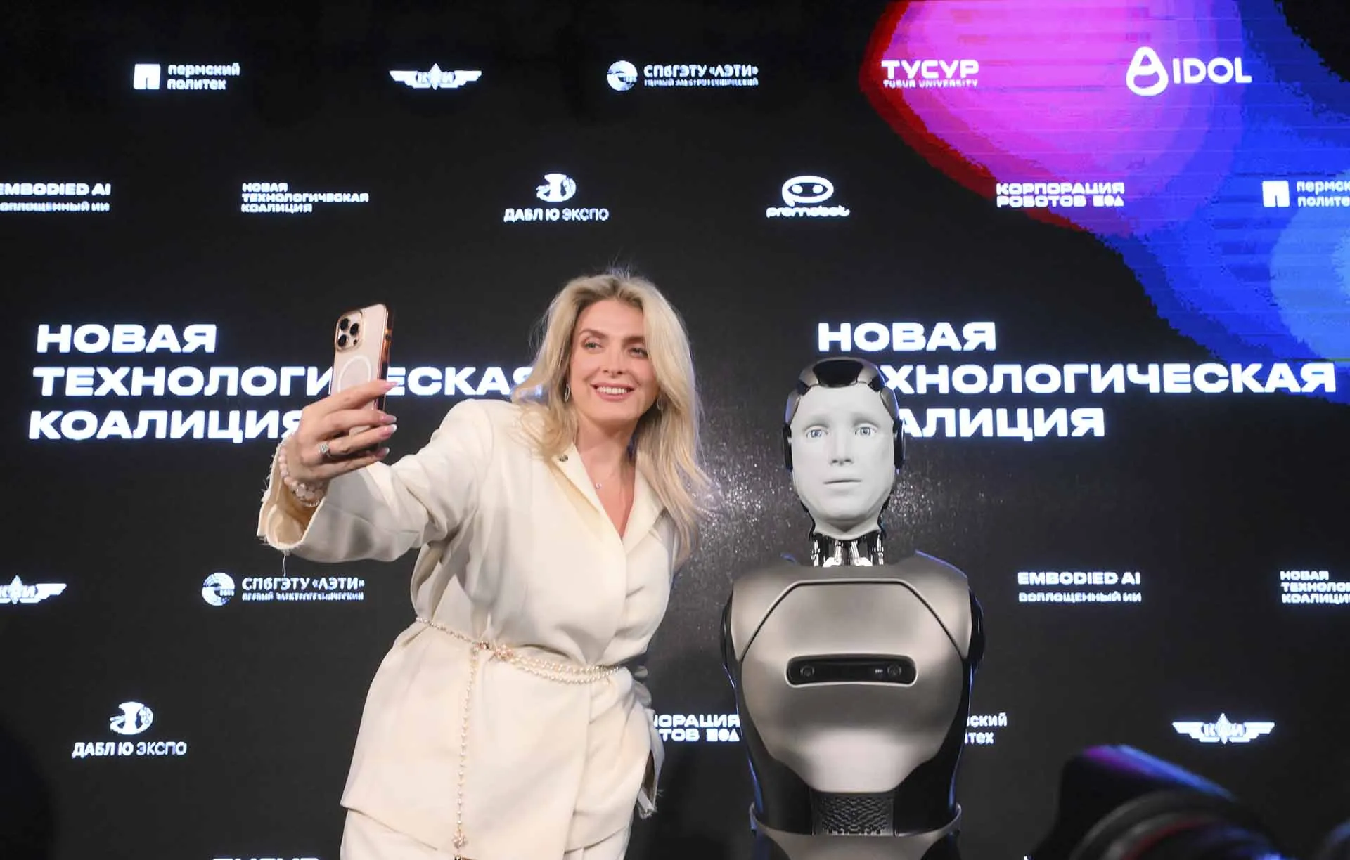 СБП, &laquo;умные&raquo; заводы, &laquo;Госуслуги&raquo;: экспертный доклад о&nbsp;цифровизации России