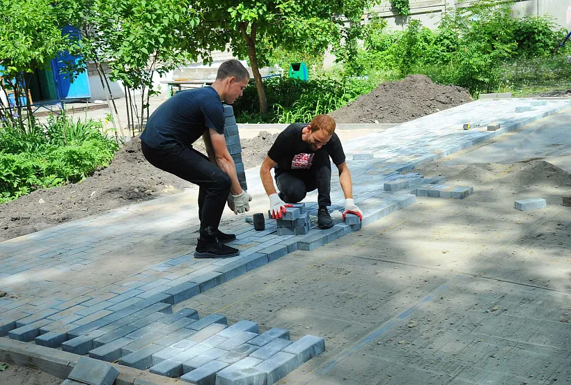 В&nbsp;Сызрани завершается благоустройство двора на&nbsp;улице Карла Маркса