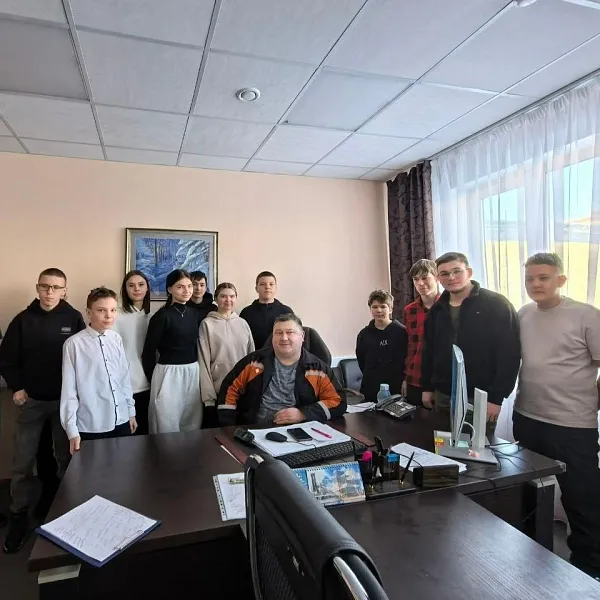 Ученики двух школ Югры посетили Рогожниковское нефтегазовое месторождение