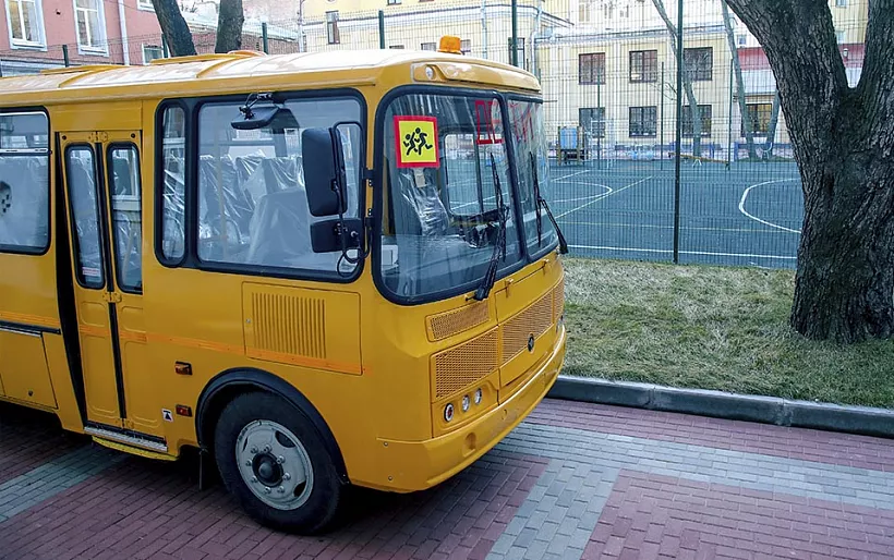 Новые школьные автобусы получат образовательные учреждения Петербурга