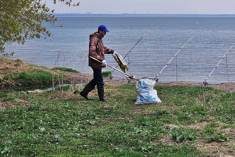 В&nbsp;Челябинске провели субботник на&nbsp;берегу Первого озера