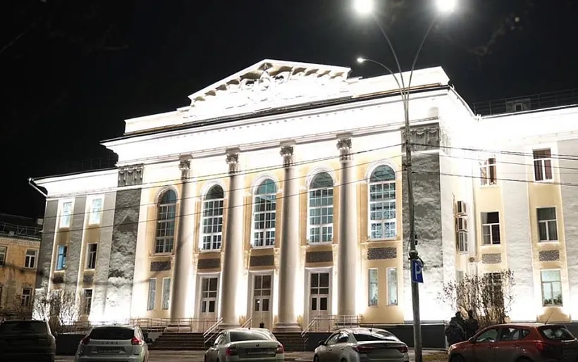 На&nbsp;фасаде Дворца культуры в&nbsp;Вологде установили архитектурную подсветку