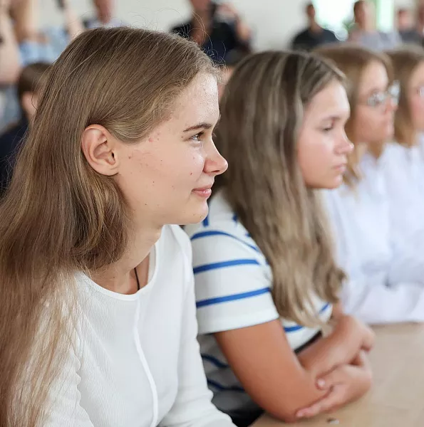 Для&nbsp;алтайских подростков провели масштабный профориентационный урок