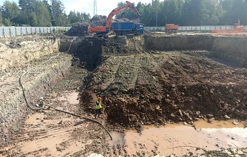 Монтаж водопропускной трубы завершили в&nbsp;поселке Красный Бор Ленобласти