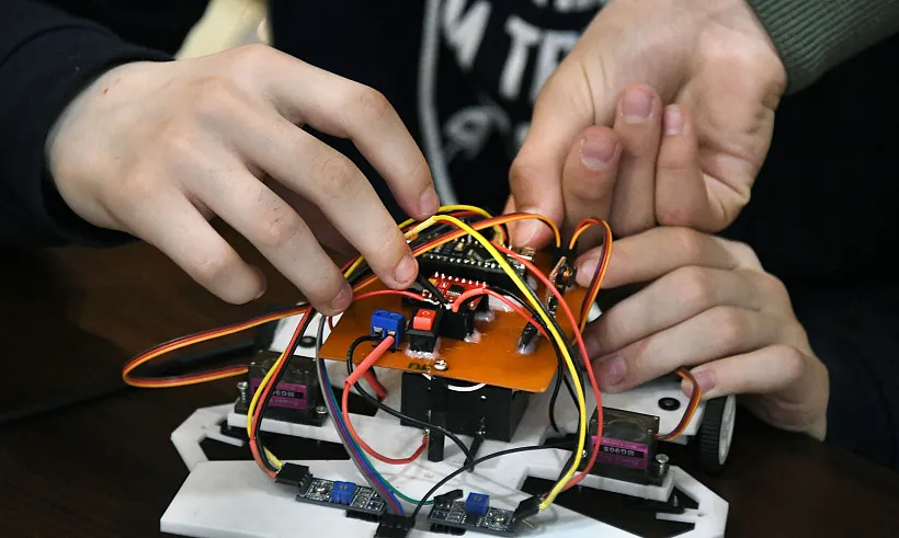 Школьник из&nbsp;Петербурга выиграл золото на&nbsp;соревнованиях Roboskills Карелия