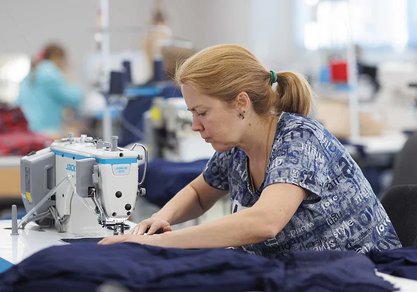 Тюменская пенсионерка запустила производство мужского белья