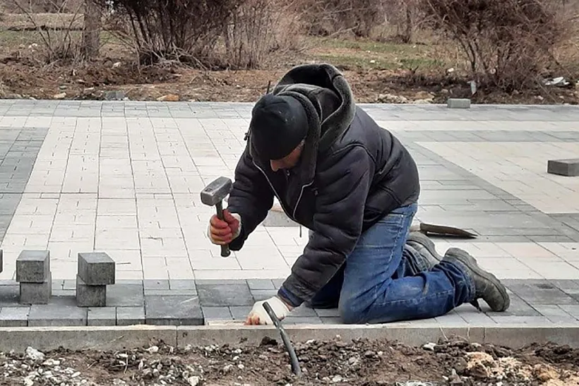В&nbsp;Волгограде продолжается благоустройство бульвара вдоль улицы Титова
