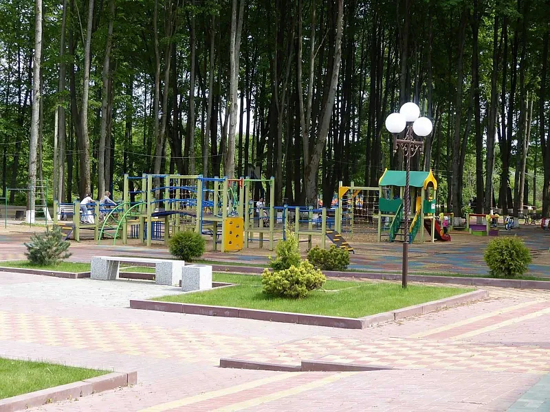 Городской парк в&nbsp;Спас-Деменске Калужской области продолжают благоустраивать