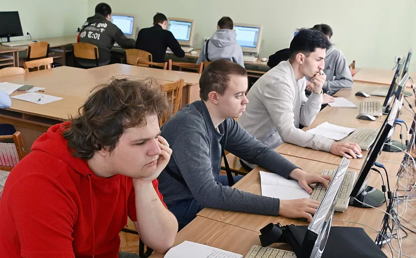 Тюменские школьники и&nbsp;студенты колледжей смогут обучиться программированию