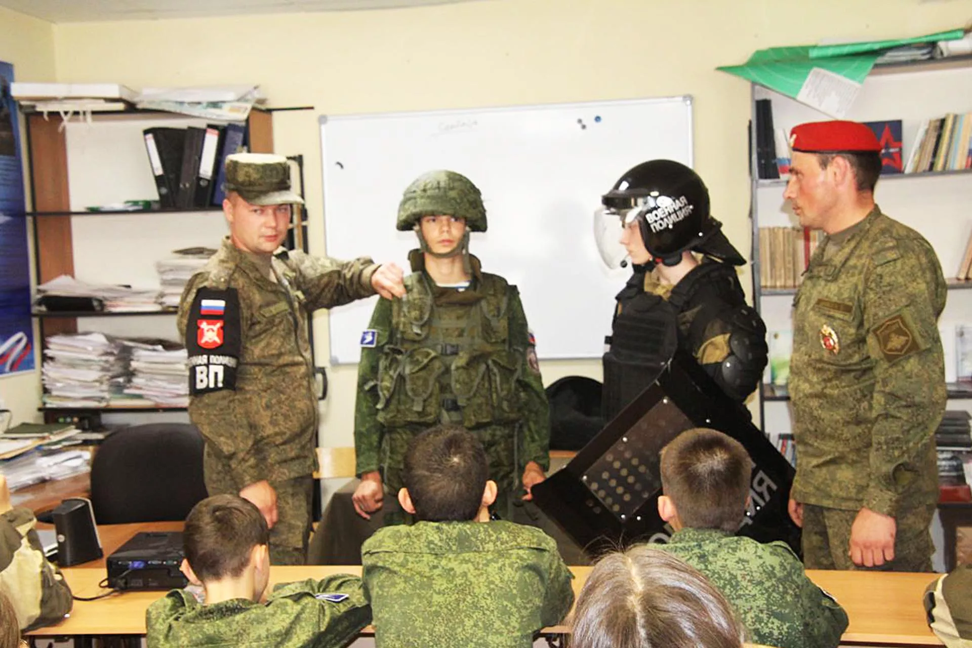 В&nbsp;Самаре курсантам патриотического клуба рассказали о&nbsp;военной полиции