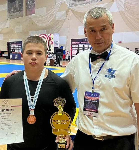 Борец из&nbsp;Оренбуржья взял две медали на&nbsp;чемпионате и&nbsp;первенстве России