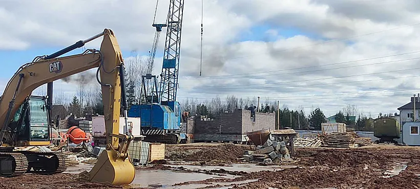 В&nbsp;деревне Окуловке Архангельской области строят два дома