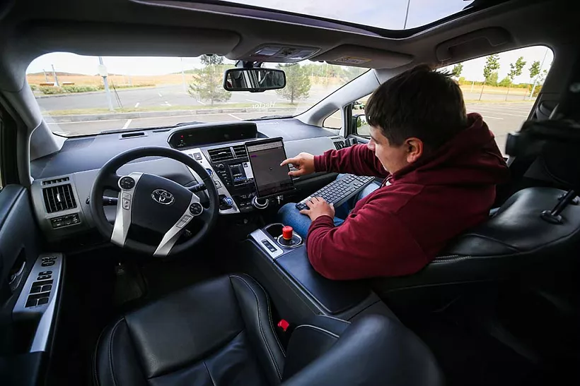 Минтранс и&nbsp;&laquo;Автодор&raquo; подписали соглашение в&nbsp;рамках создания беспилотного коридора на&nbsp;М-11