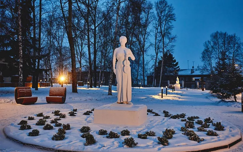 Изба-читальня и&nbsp;старинные скульптуры появились в&nbsp;городском парке Бородино