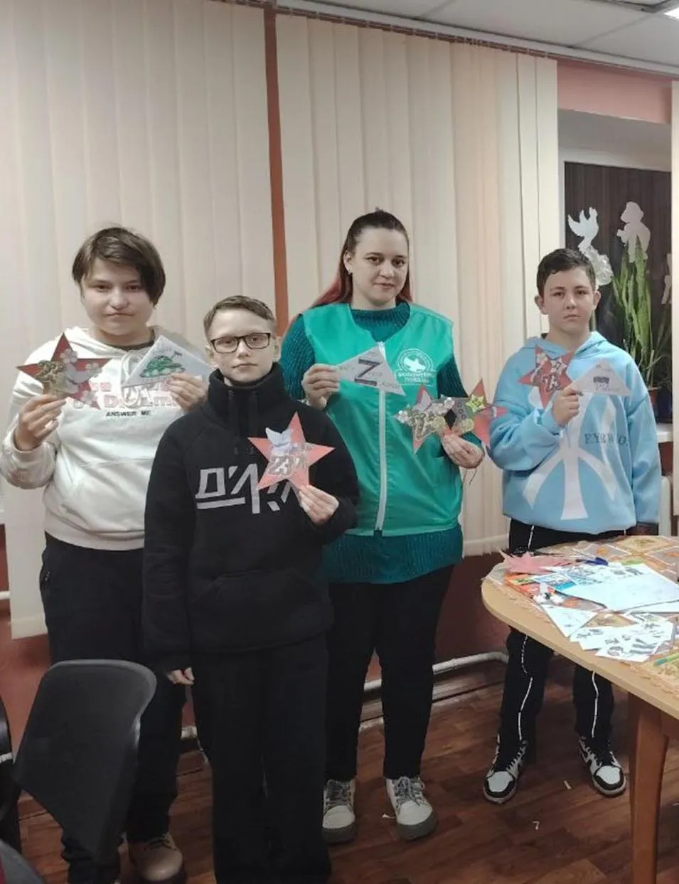 В&nbsp;Кимовском районе Тульской области подготовили открытки для&nbsp;бойцов СВО