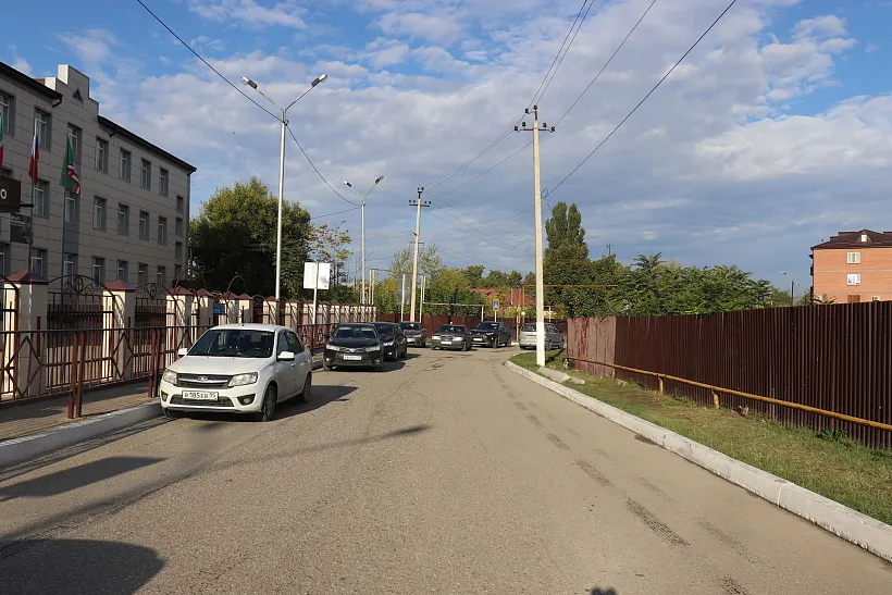 В&nbsp;городе Грозном в&nbsp;Чечне отремонтируют ведущую к&nbsp;школе и&nbsp;детсаду дорогу
