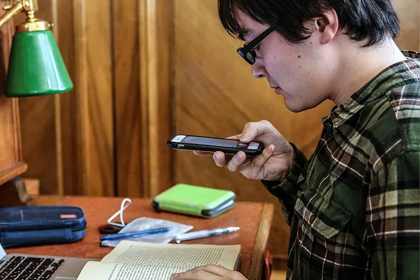 Узнать новое в&nbsp;старом: как&nbsp;читать древние книги со&nbsp;смартфона