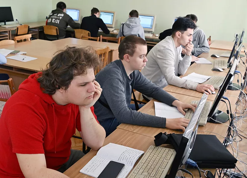 В&nbsp;Республике Алтай свыше 100&nbsp;человек стали участниками &laquo;Кода будущего&raquo;