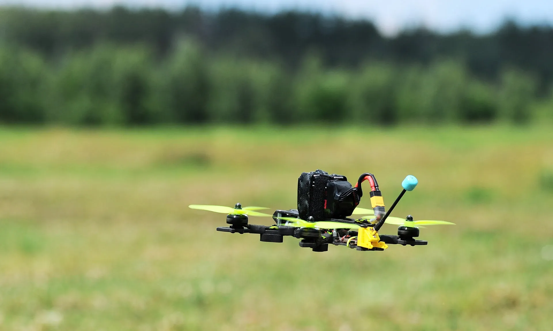 Летающие инспекторы: как с высоты контролируют стройки, электросети и леса