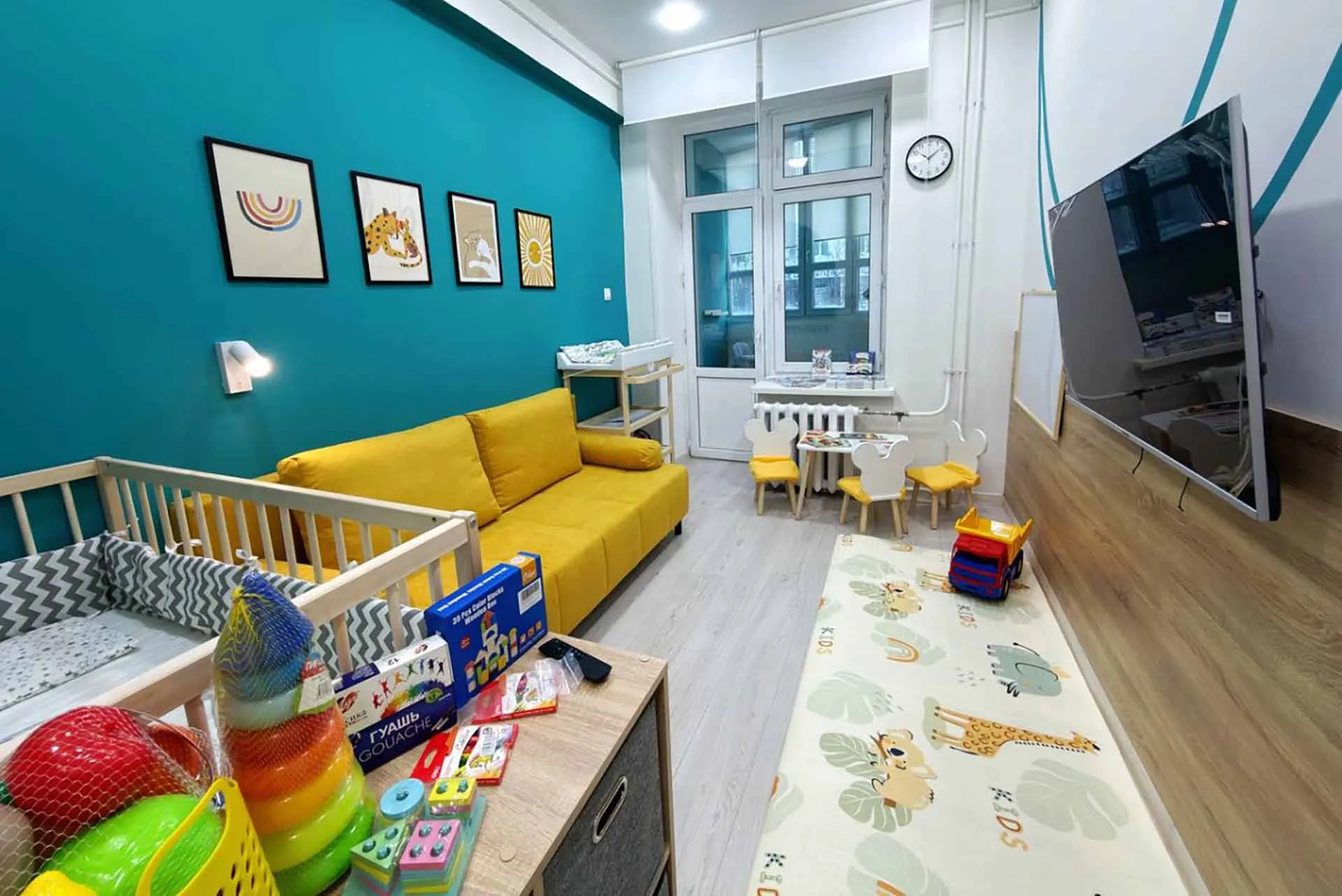 От пеленок до диплома: как вузы помогают студентам совмещать семью и учебу