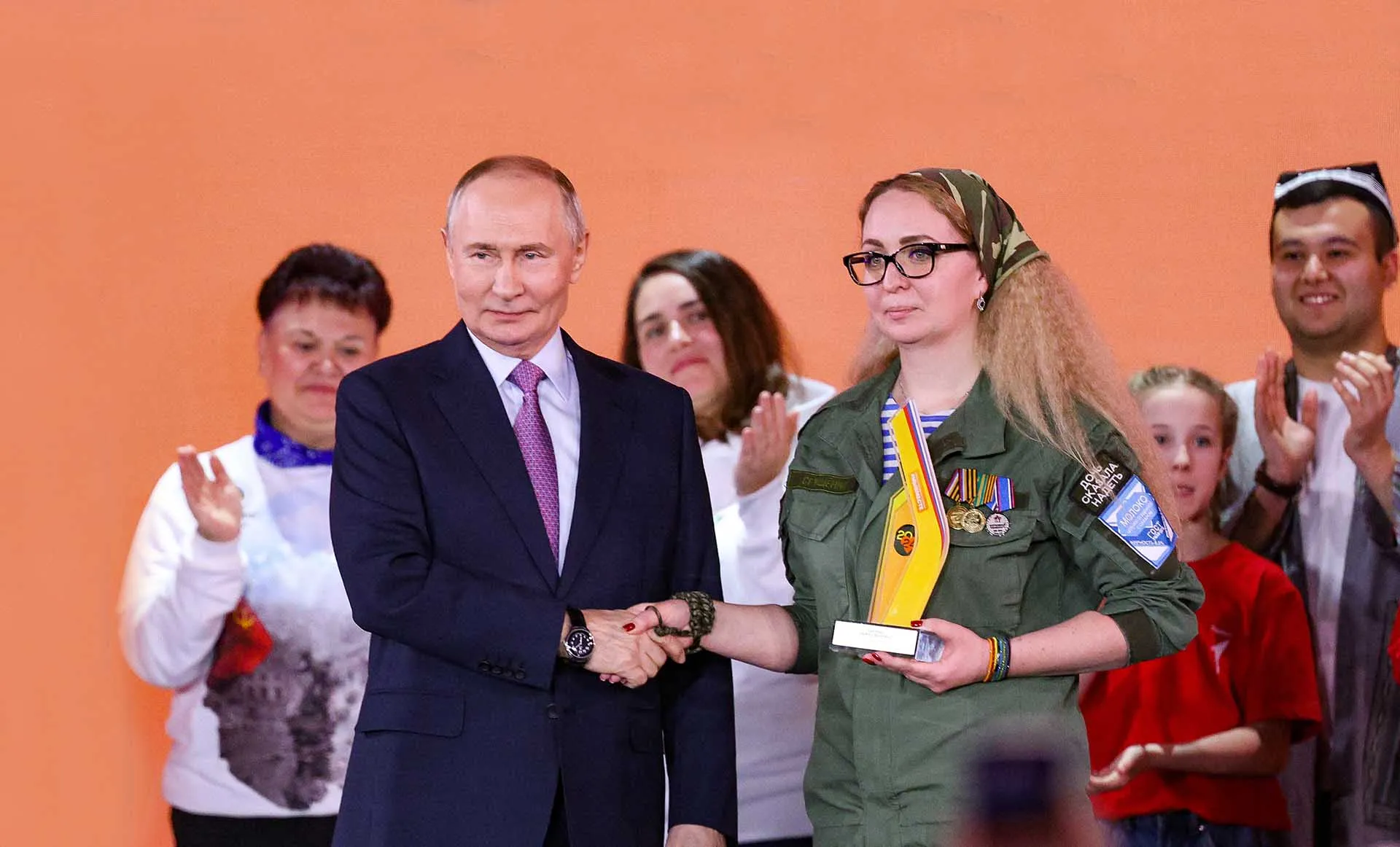 Самые отзывчивые: в Москве наградили волонтеров года