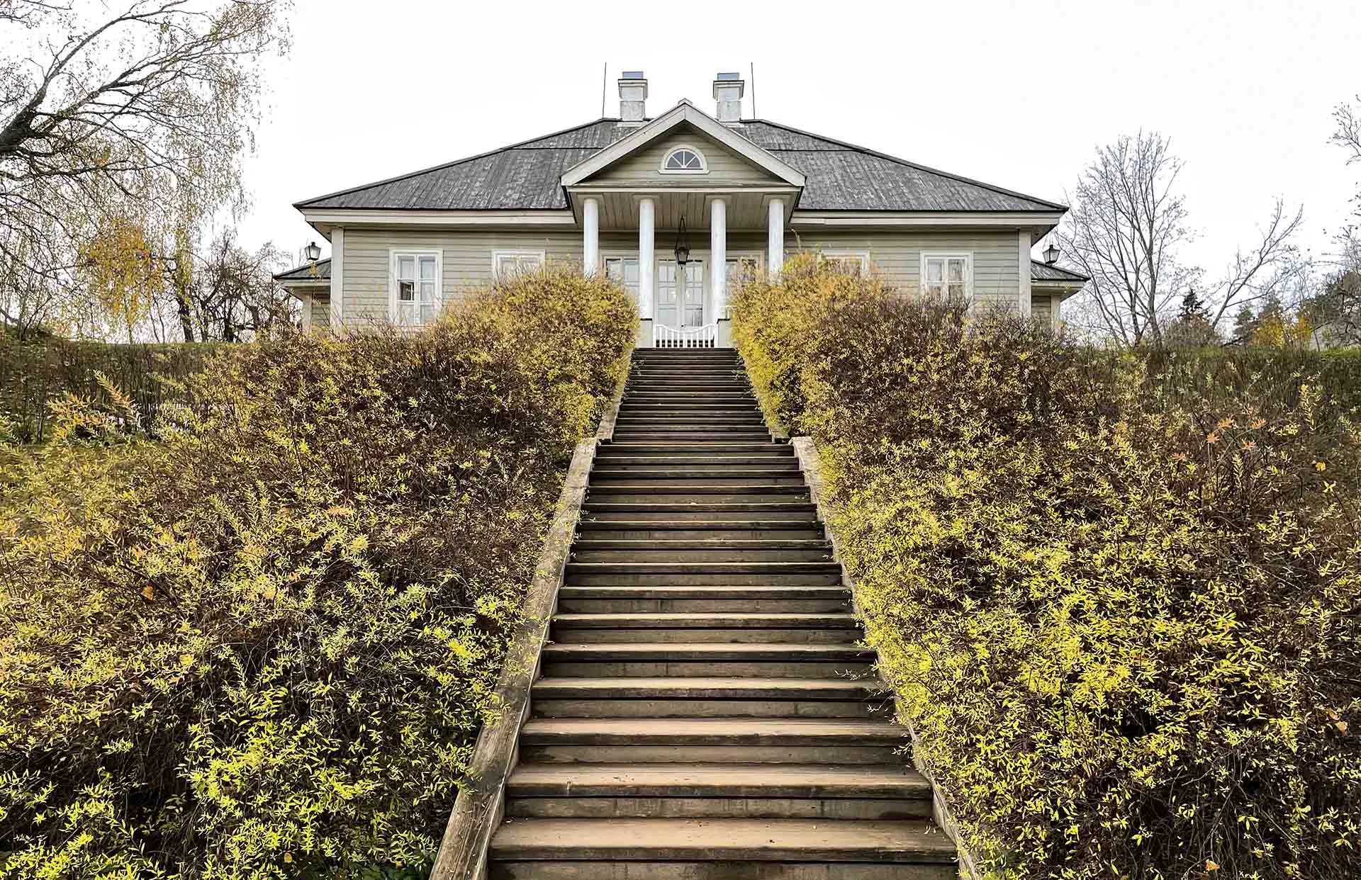 Усадьбы, дачи и аллеи: гид по местам, где жил и творил Александр Пушкин