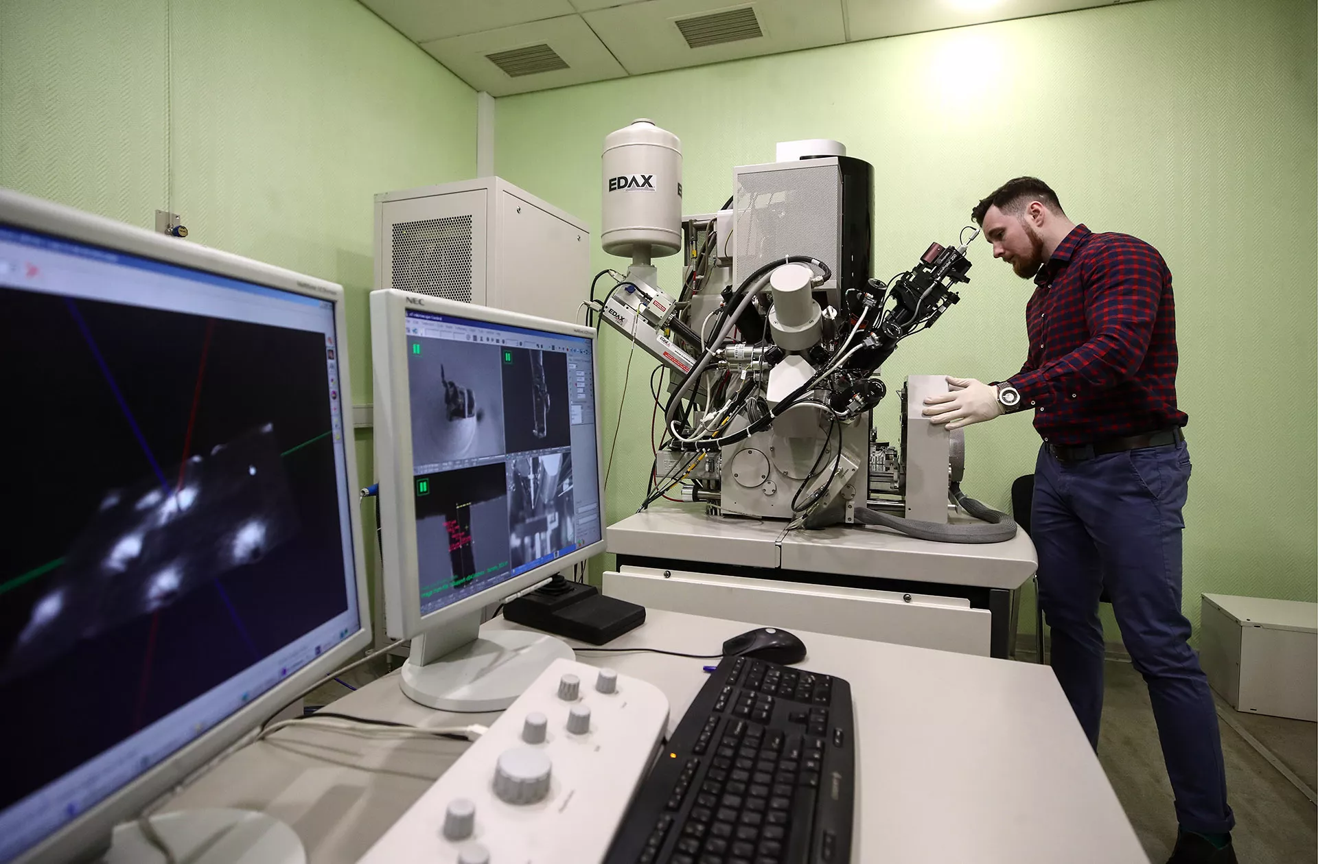 Тайны живописи и вулканов: какие научные разработки получают мегагранты