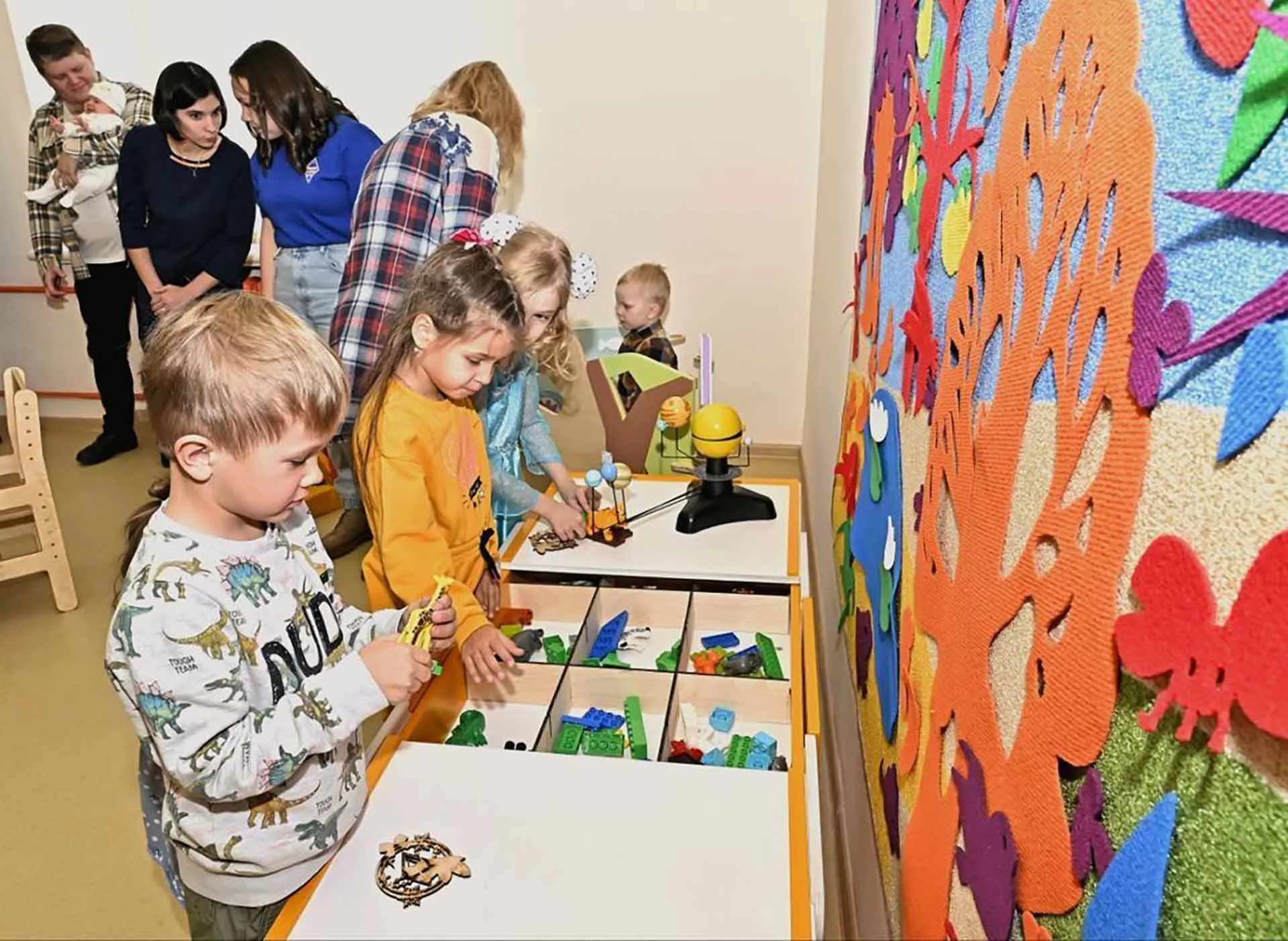 От пеленок до диплома: как вузы помогают студентам совмещать семью и учебу