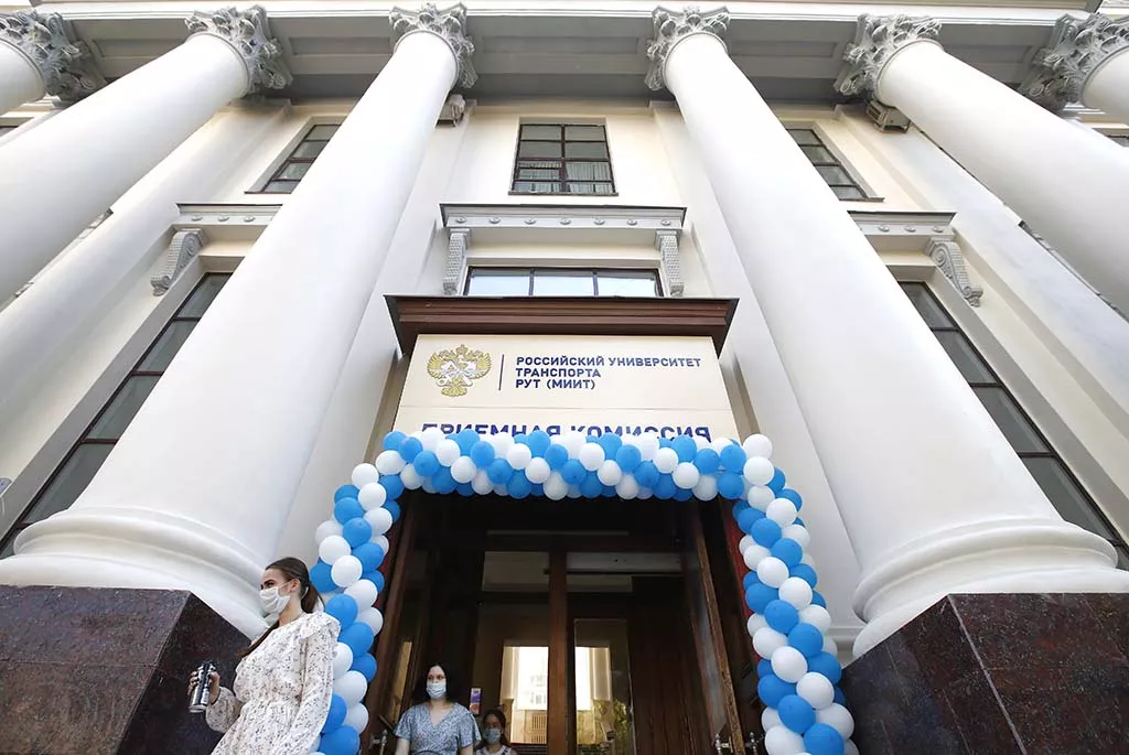 Более 500 вузов смогут принять документы от абитуриентов онлайн в 2021 году