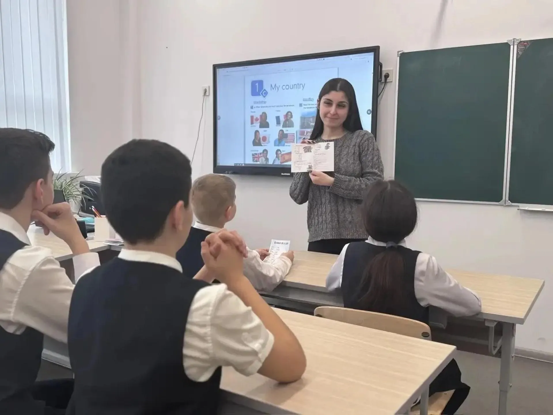 Зажечь огонь в сердцах детей: почему учителя уезжают в села и малые города