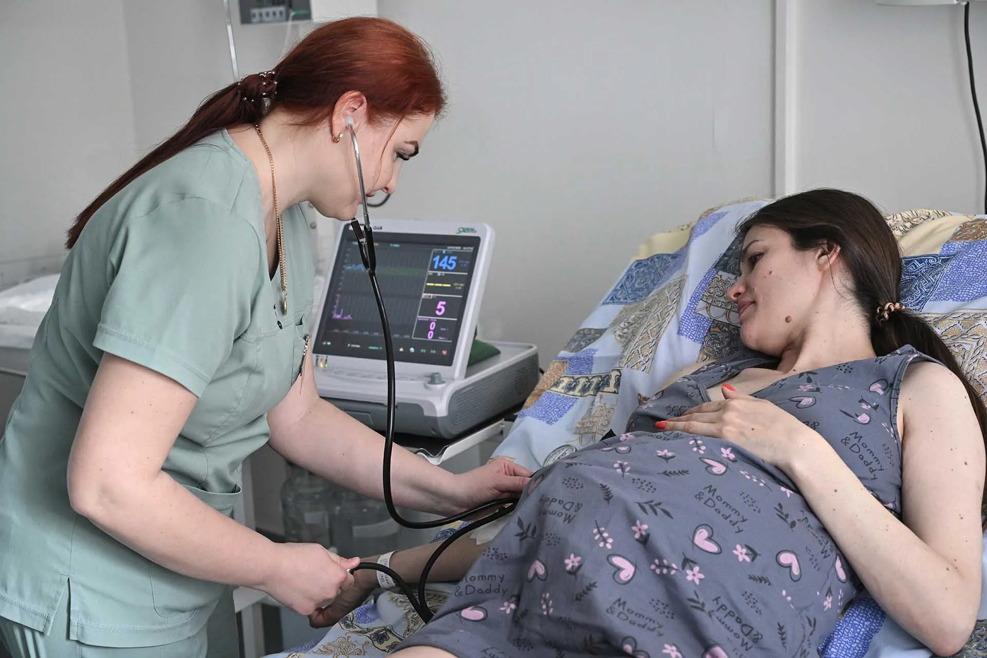 «Боремся за каждую жизнь»: как врачи помогают будущим мамам и их детям