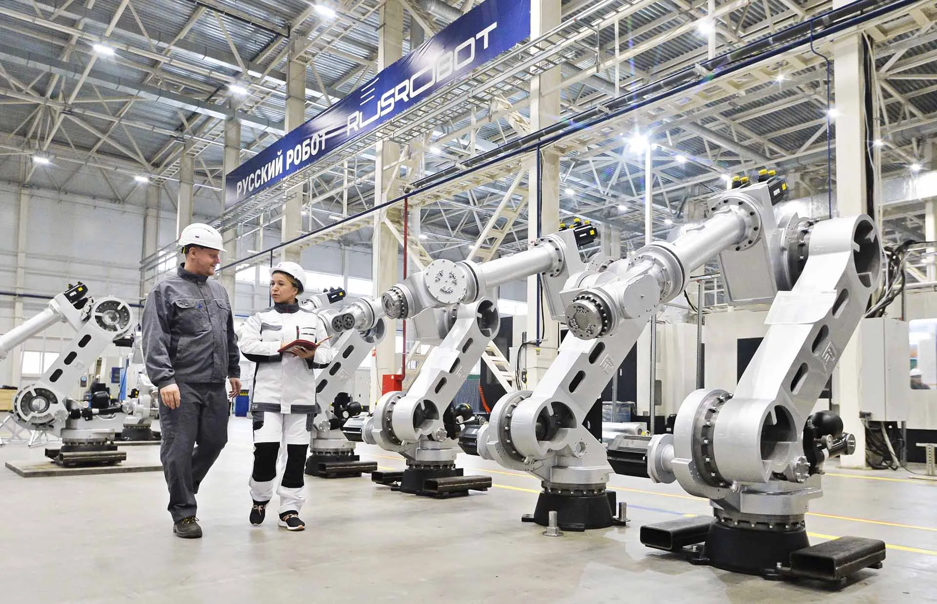 СБП, «умные» заводы, «Госуслуги»: экспертный доклад о цифровизации России