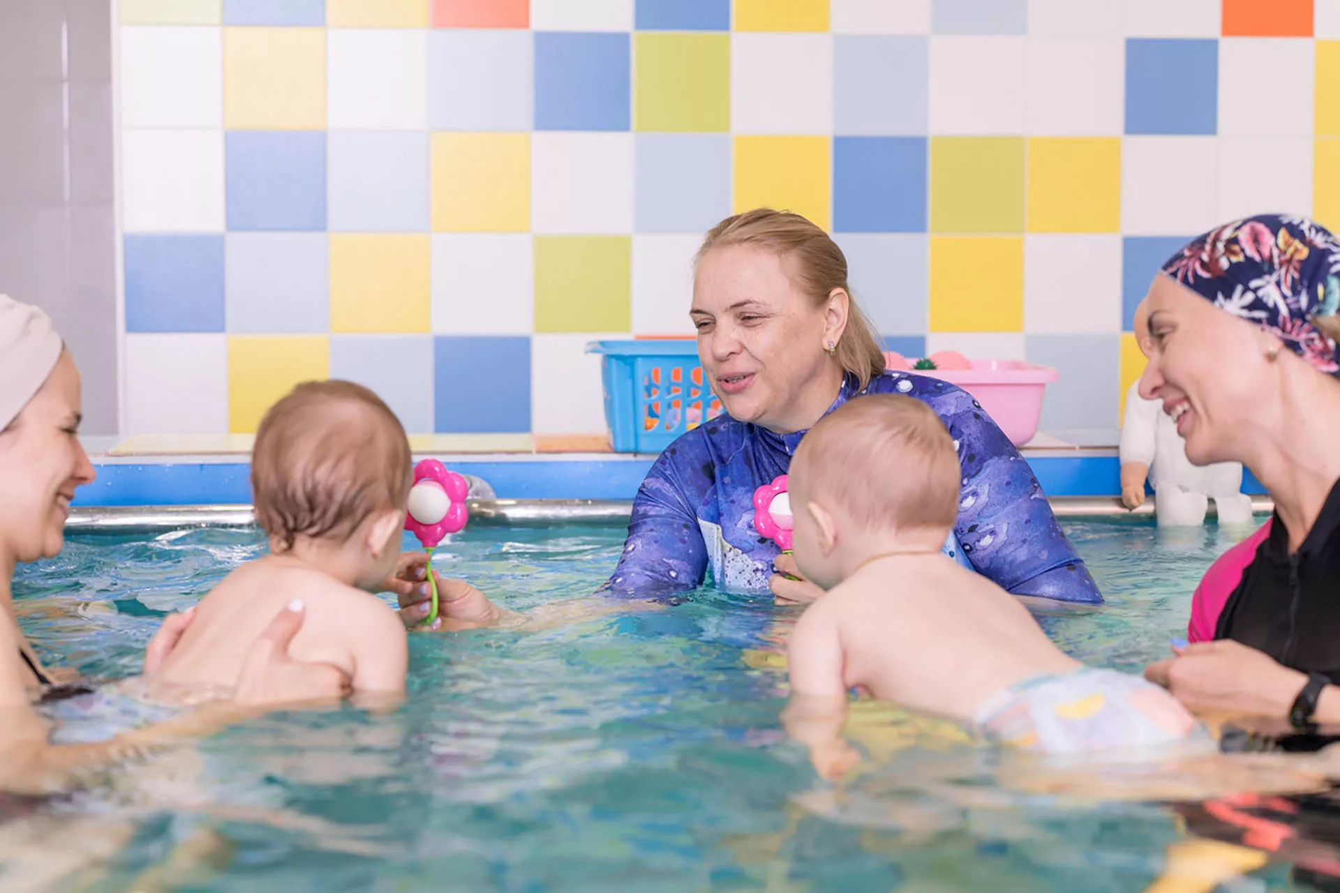 Живая вода: как астраханский врач спасла сына и решила учить детей плаванию