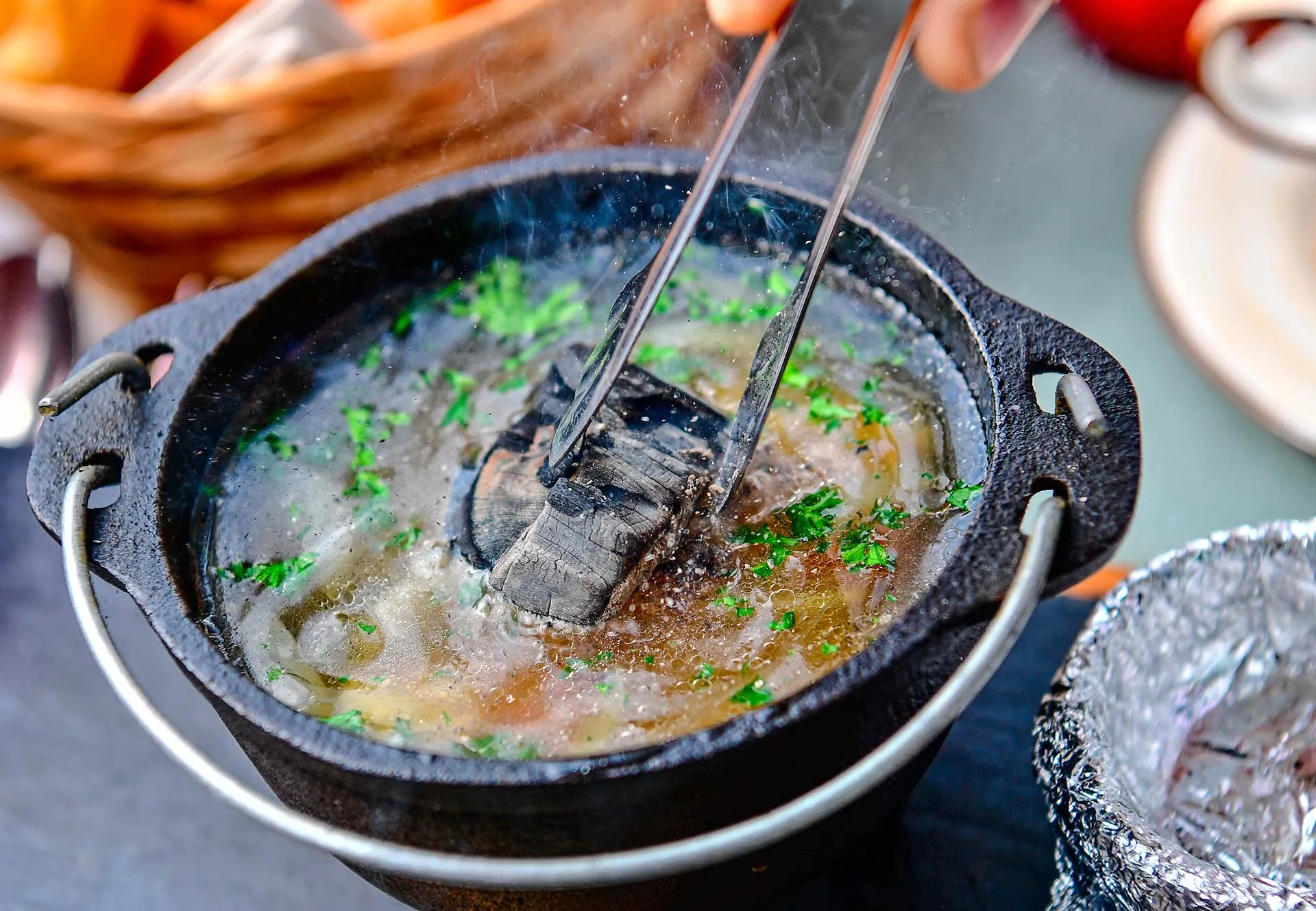 По России с любовью: горячие источники и шерстистый мамонт в Тюмени