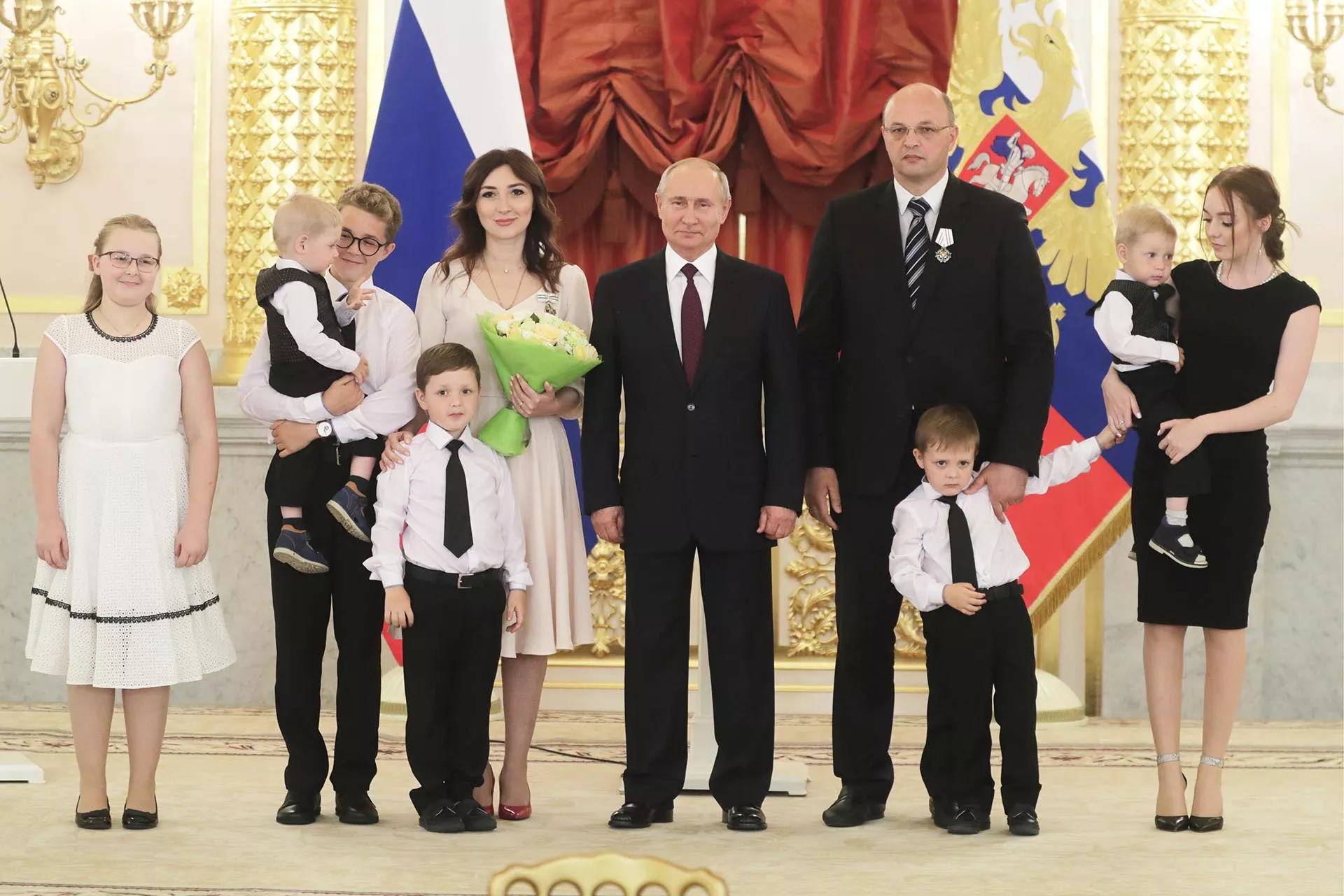 Плюсы большой семьи: как государство поддерживает многодетных родителей