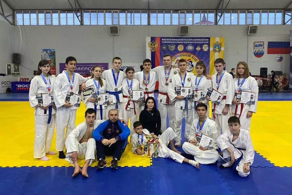 Как Казбек Мурсалов тренирует чемпионов по рукопашному бою в ставропольском селе