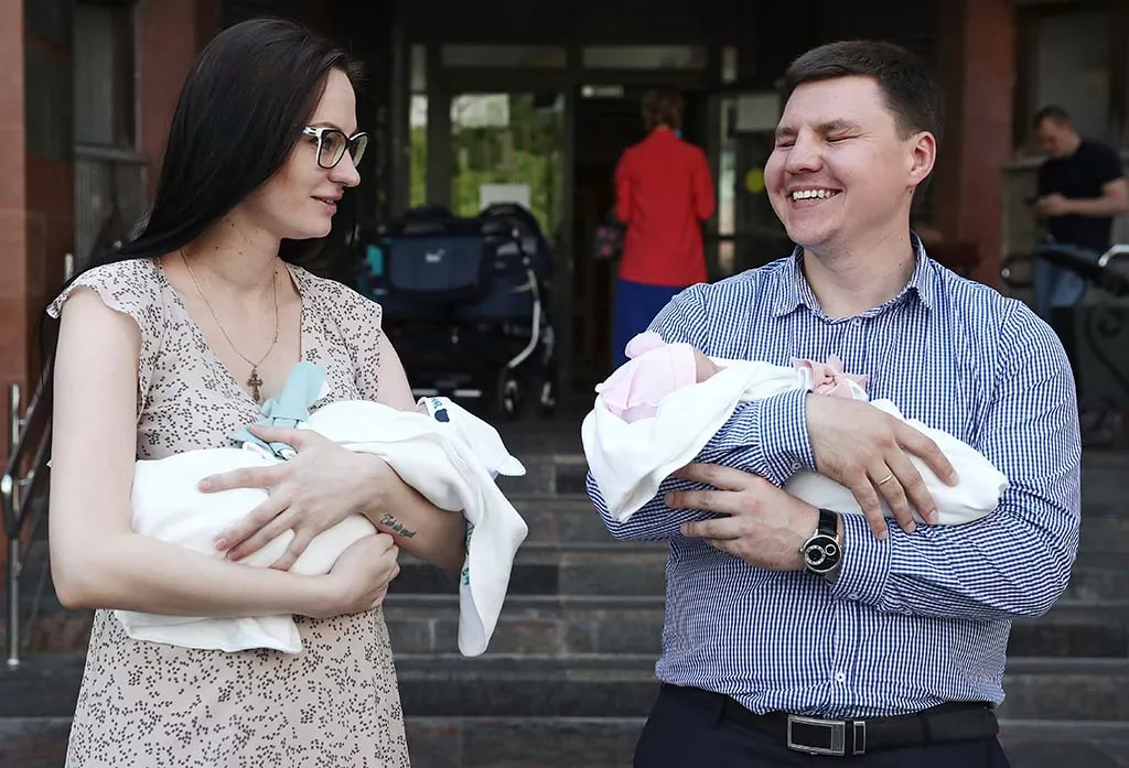 Выплаты семьям, поддержка университетов и туризм: главное из отчета Мишустина в Госдуме 