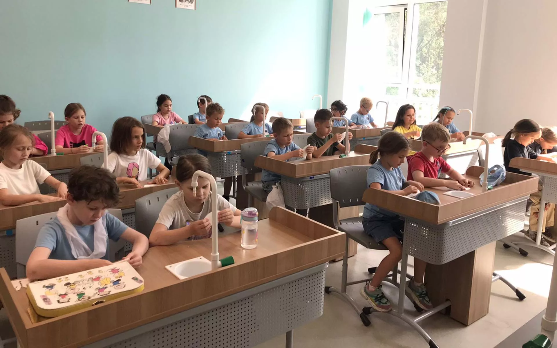 Уроки ЗОЖ: добровольцы-медики встречаются со школьниками на каникулах