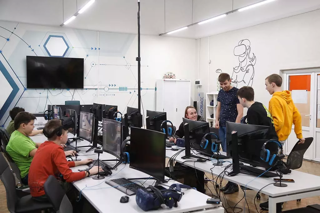 Обучение IT-технологиям становится доступнее детям по всей России