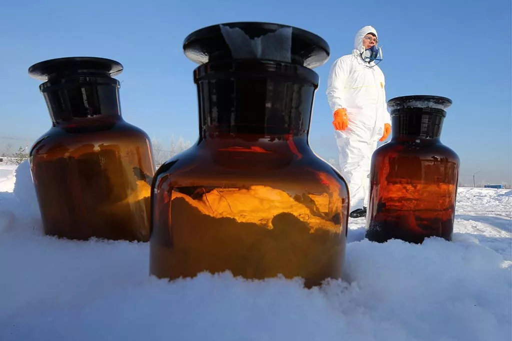 На суше и воде: как в России избавляются от опасного мусора