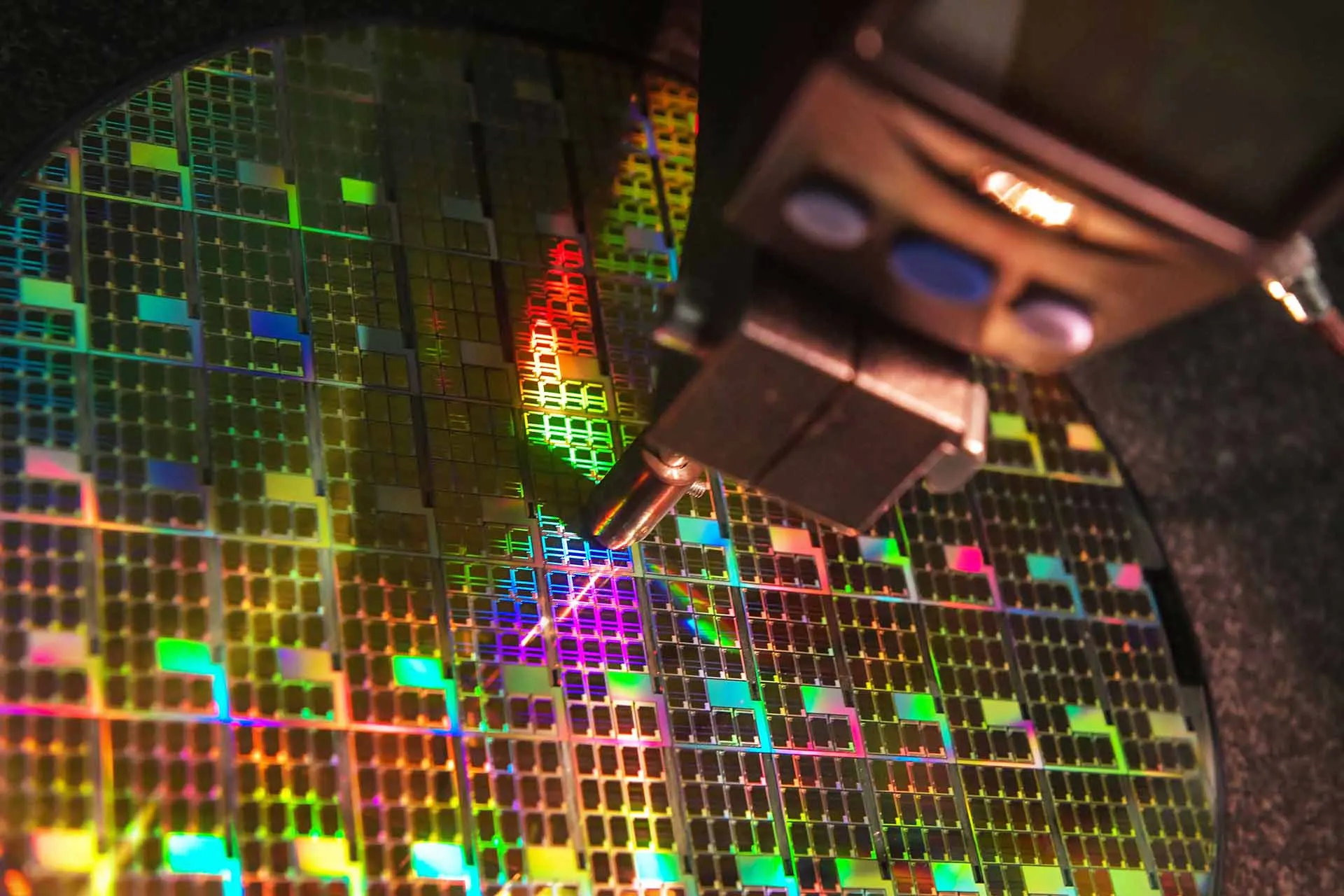 СБП, «умные» заводы, «Госуслуги»: экспертный доклад о цифровизации России