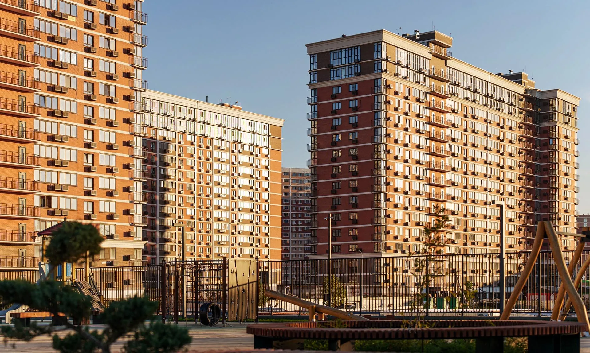 Под крышей дома своего: как создают новые районы и повышают качество ЖКУ