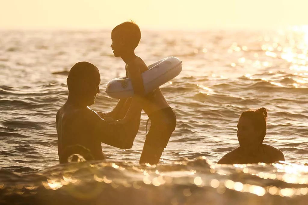 Выплаты семьям, поддержка университетов и туризм: главное из отчета Мишустина в Госдуме 