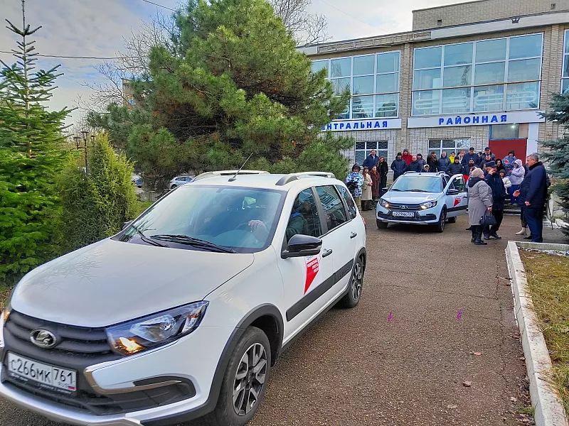 Две сельские амбулатории Ростовской области получили медицинский транспорт