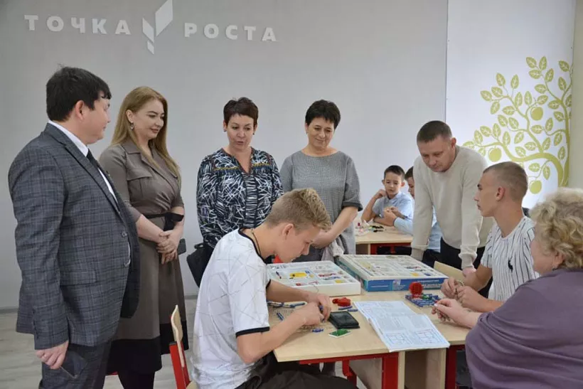 В&nbsp;одной из&nbsp;астраханских школ открыли еще&nbsp;один центр &laquo;Точка роста&raquo;