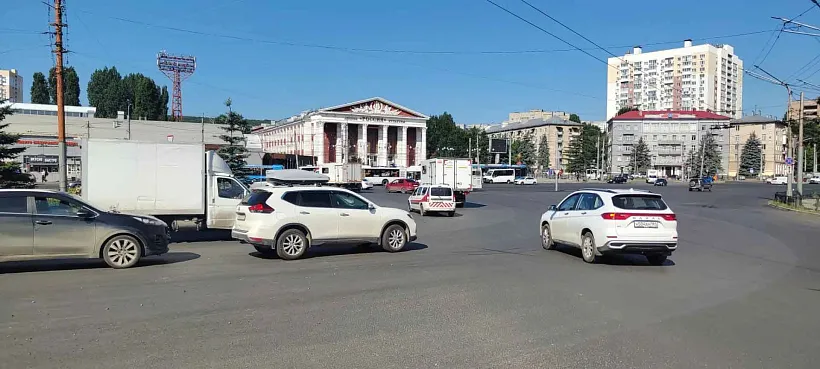 В&nbsp;Саратове заканчивают ремонтировать участок площади имени Ленина