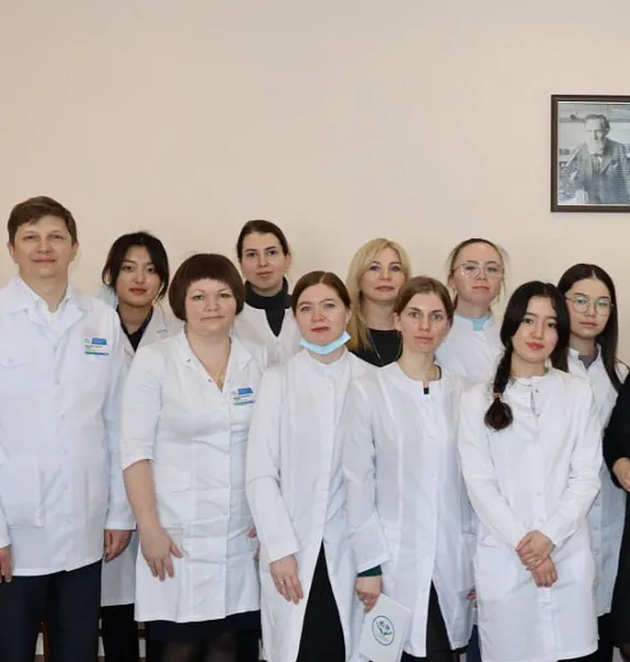 Студенты-медики посетили Тюменскую областную больницу № 12