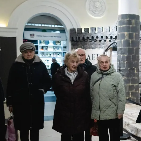 В&nbsp;Петербурге жители блокадного Ленинграда посетили старейшую киностудию