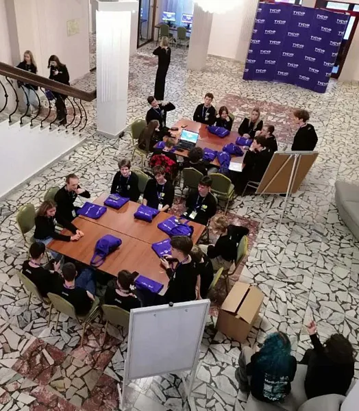 Школьница из&nbsp;Абакана собрала модель планетохода на&nbsp;форуме &laquo;IT-деревня&raquo;